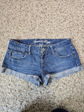 American Eagle Denim Shorts Low Rise Cut Off Distressed Size 6